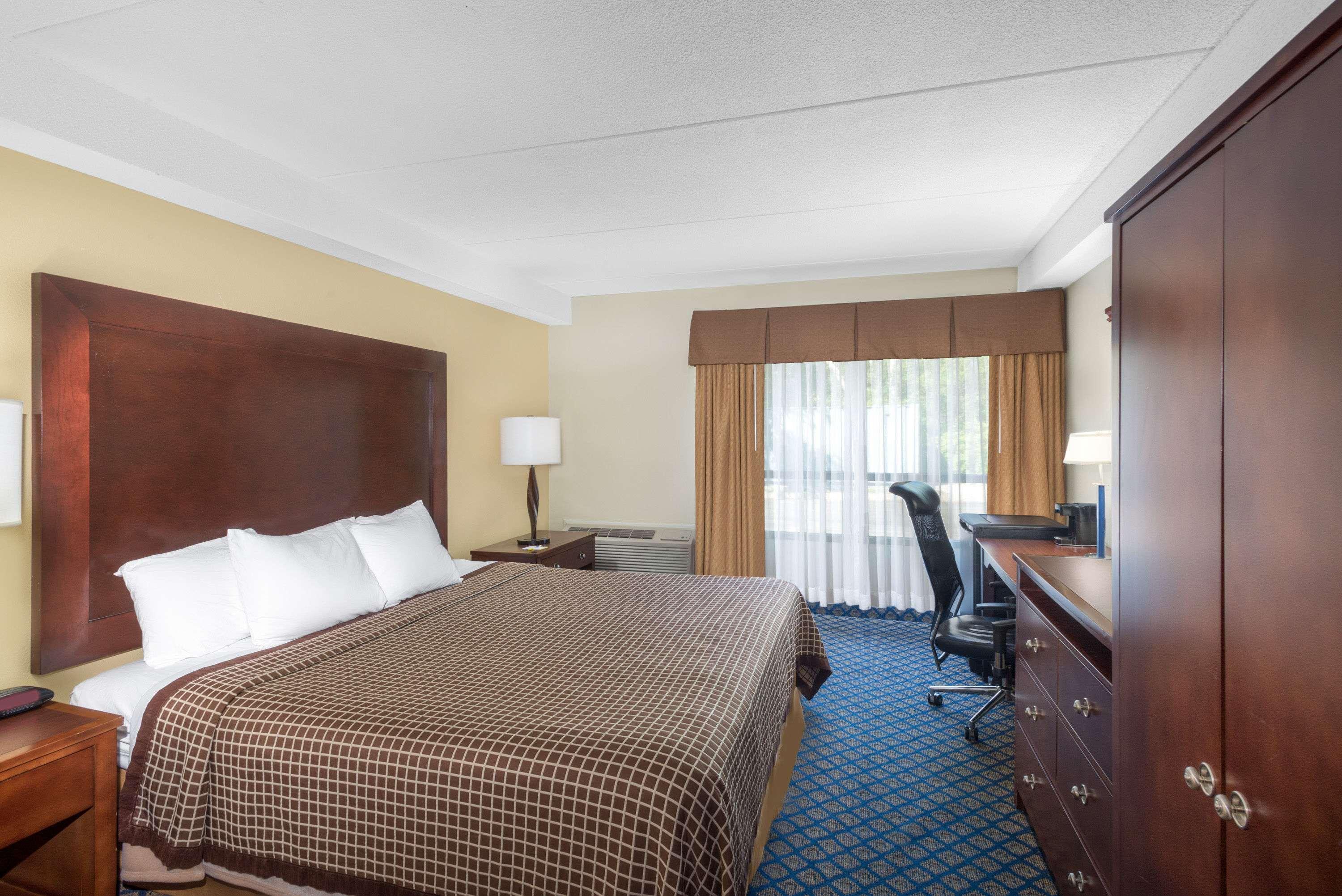 Days Inn By Wyndham Geneva/Finger Lakes Exteriér fotografie